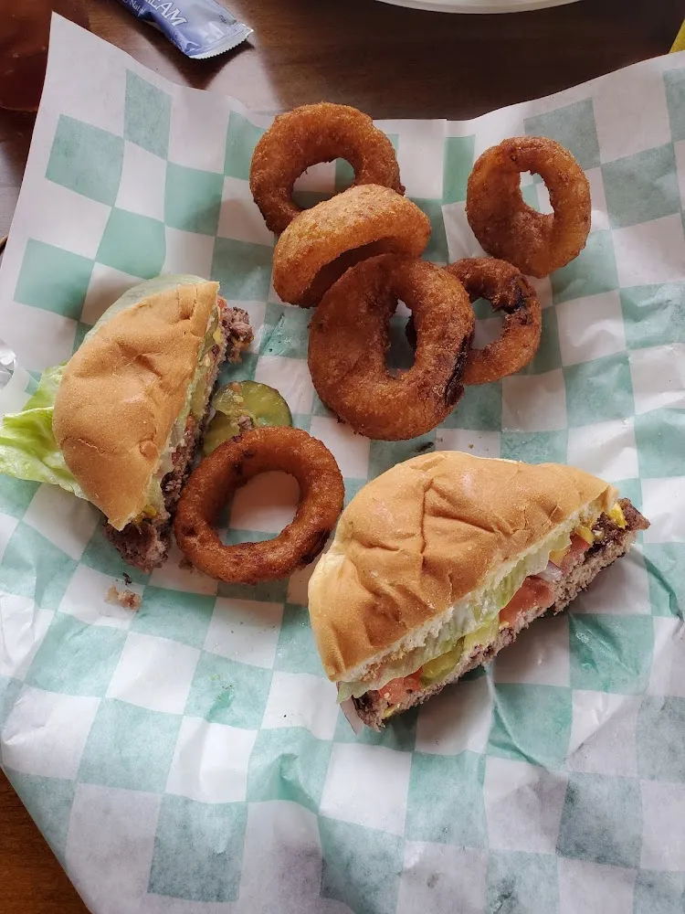 Cheeseburger with Onion Rings
